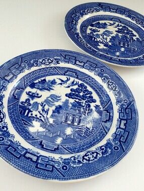 Vintage Allertons England Blue Willow 9" Plates - Set of 2
